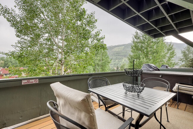 Building Photo - 1063 Vail View Dr