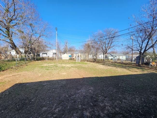 Building Photo - 3 Bed home in Shawnee!