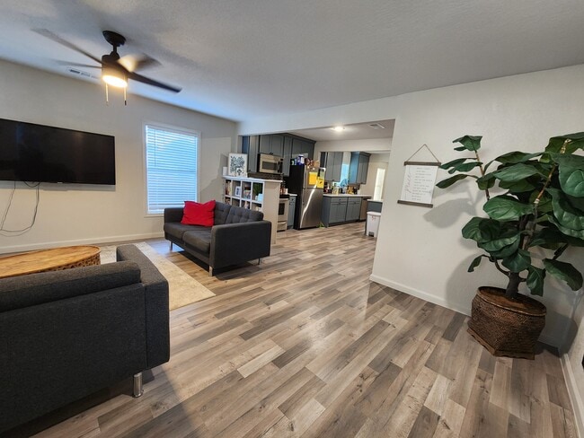 Building Photo - 1402 Harlandale Ave