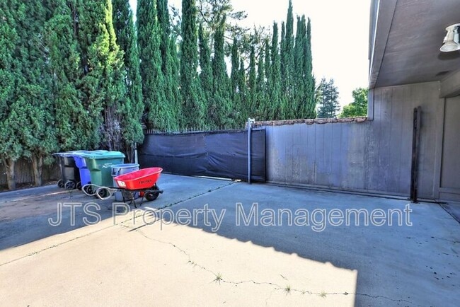 Building Photo - 3160 Watt Ave