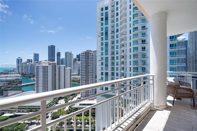 Building Photo - 888 Brickell Key Dr