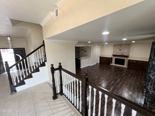 Building Photo - 334 W Avenida De Las Flores