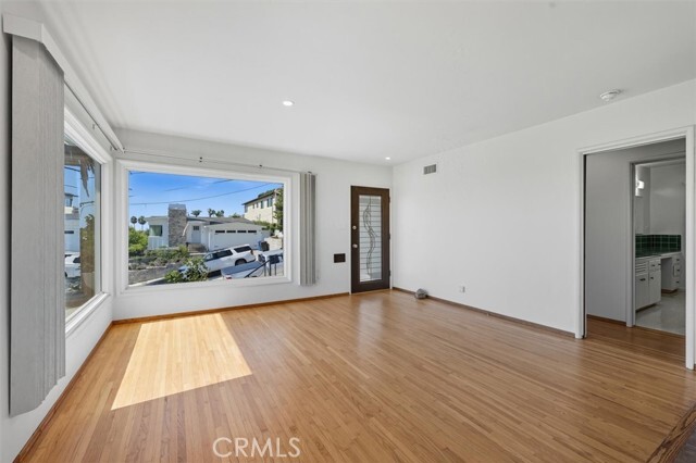 Building Photo - 3644 S Cabrillo Ave