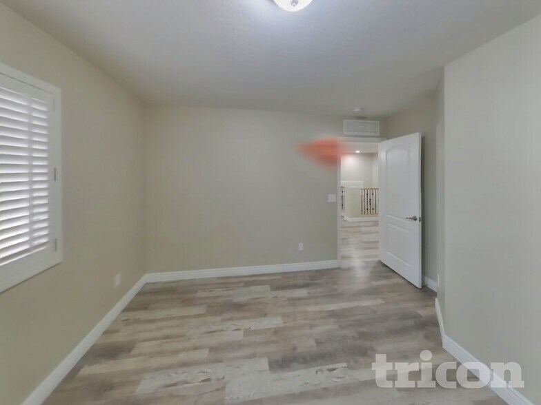 Building Photo - 10733 W Taft St