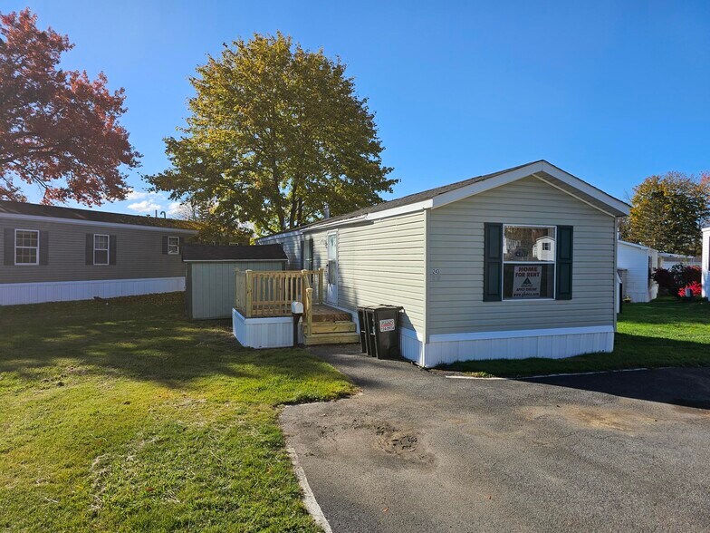 Building Photo - 243 Maverick Ln