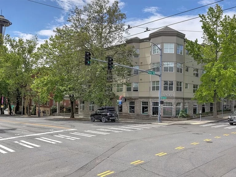 Building Photo - 621 5th Ave N