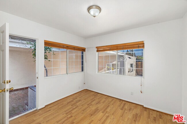 Building Photo - 312 S Maple Dr