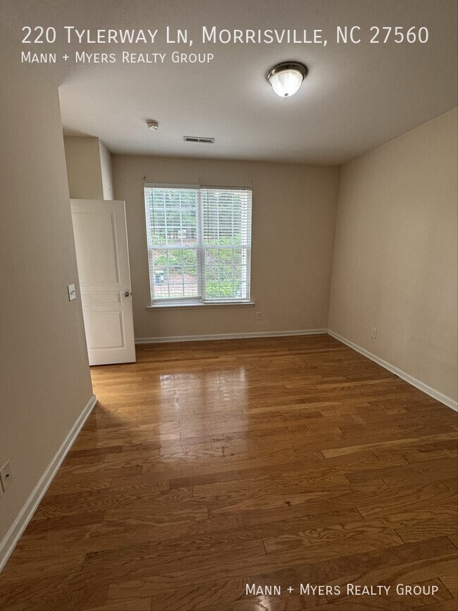Building Photo - 220 Tylerway Ln