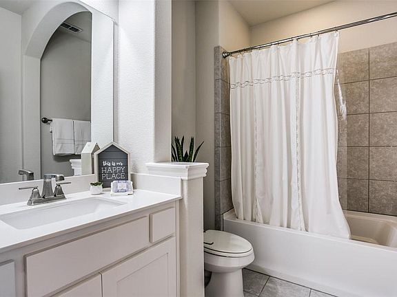 Building Photo - 4654 Rhett Ln