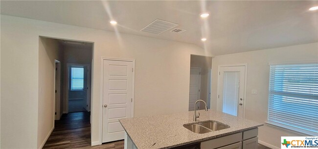 Building Photo - 1231 Meyers Mdw