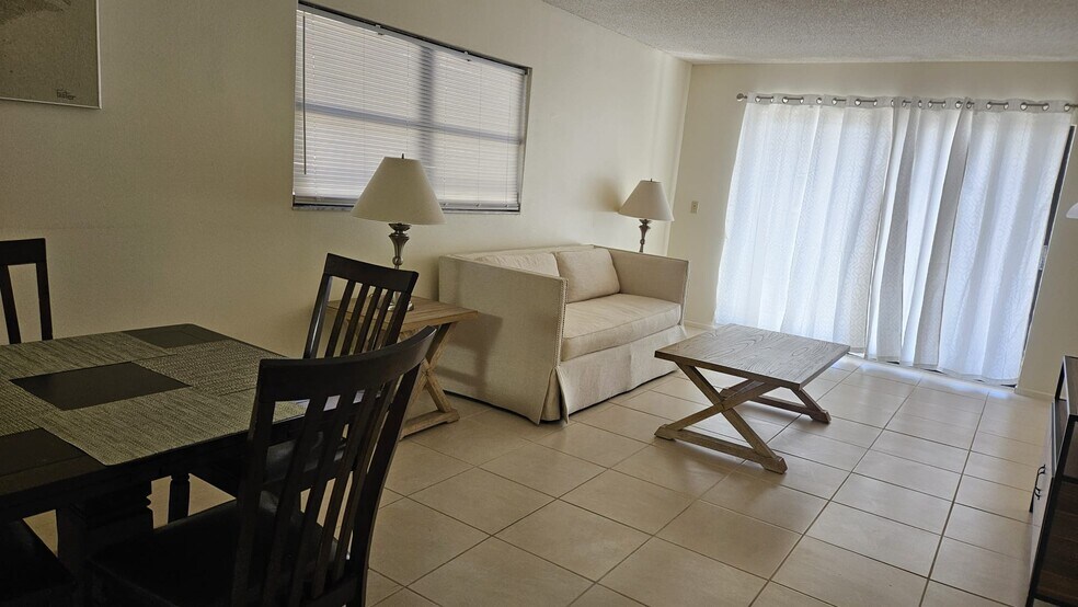 Building Photo - 7209 Cloister Dr