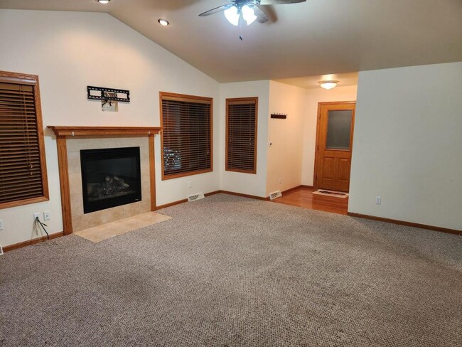 Building Photo - 336 Woodridge Pl