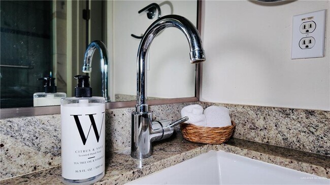 Building Photo - 27 Olympia Ave