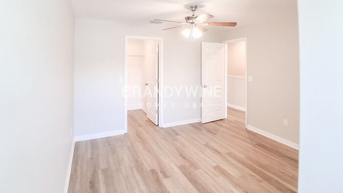 Building Photo - 5719 Mercado Dr