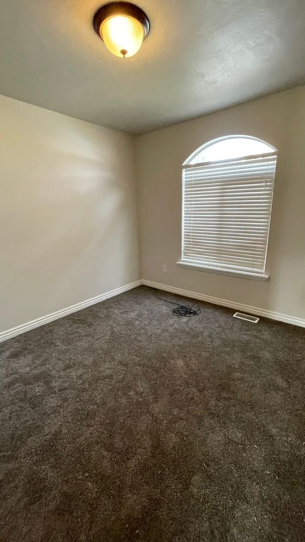 Building Photo - Beautiful 3 bedroom 2 bath home is Eagle M...