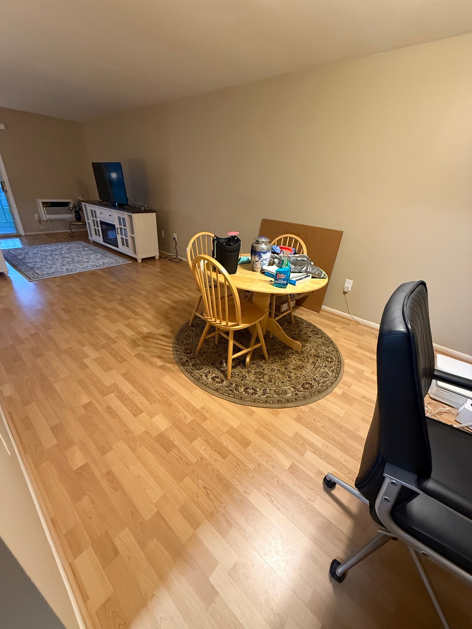 Building Photo - 807 Eves Dr