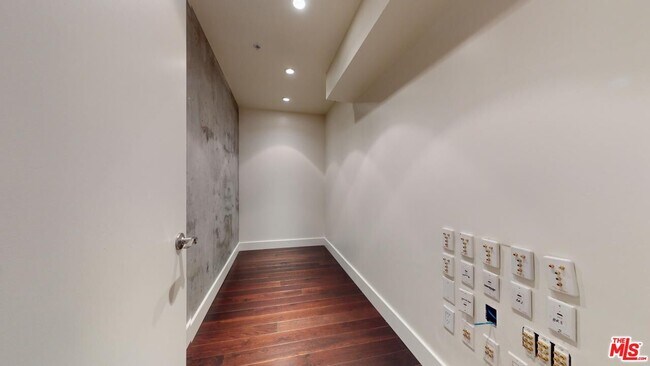 Building Photo - 1155 S Grand Ave