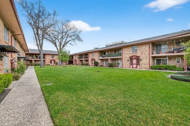 Building Photo - 7600 Burgoyne Rd