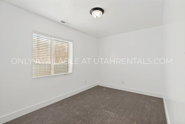 Building Photo - 1076 Bear Hollow Ln