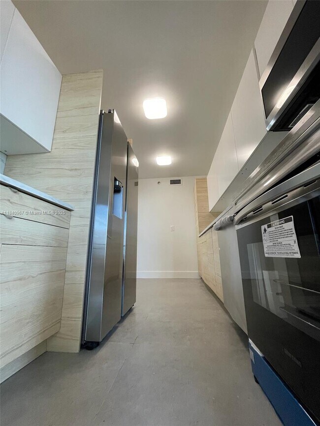 Building Photo - 8888 Collins Ave