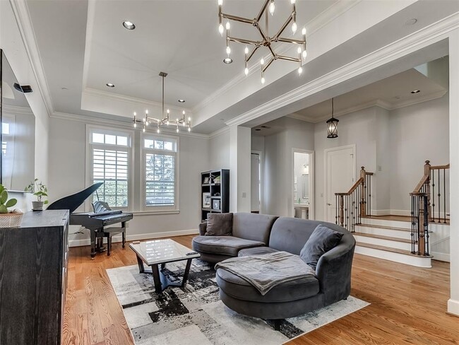 Building Photo - 414 NE 2nd St