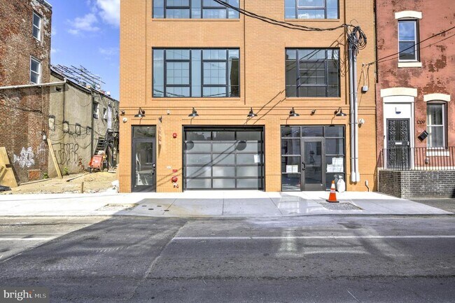 Building Photo - 1205 S 15th St