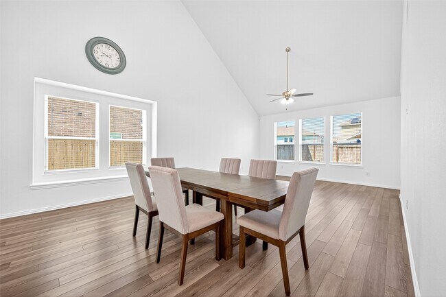 Building Photo - 29897 Dovetail Blf Ln