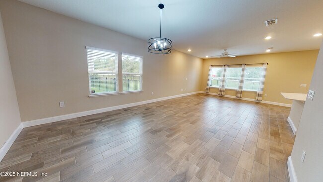 Building Photo - 201 Silver Creek Pl