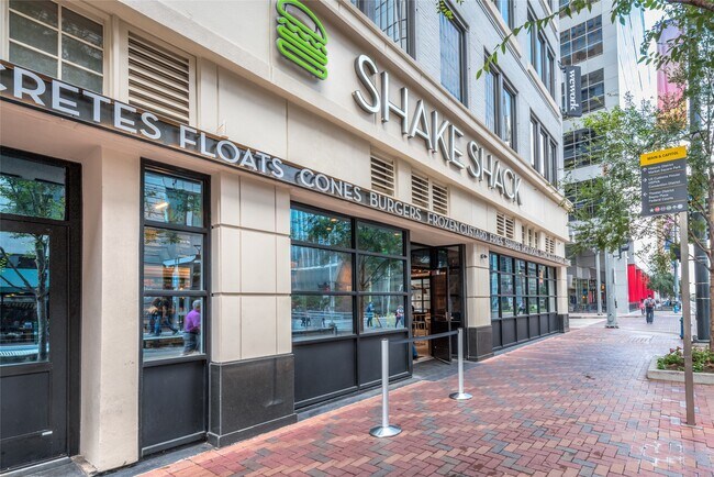 Building Photo - 705 Main St