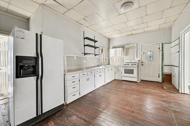 Building Photo - 2545 S 13th St