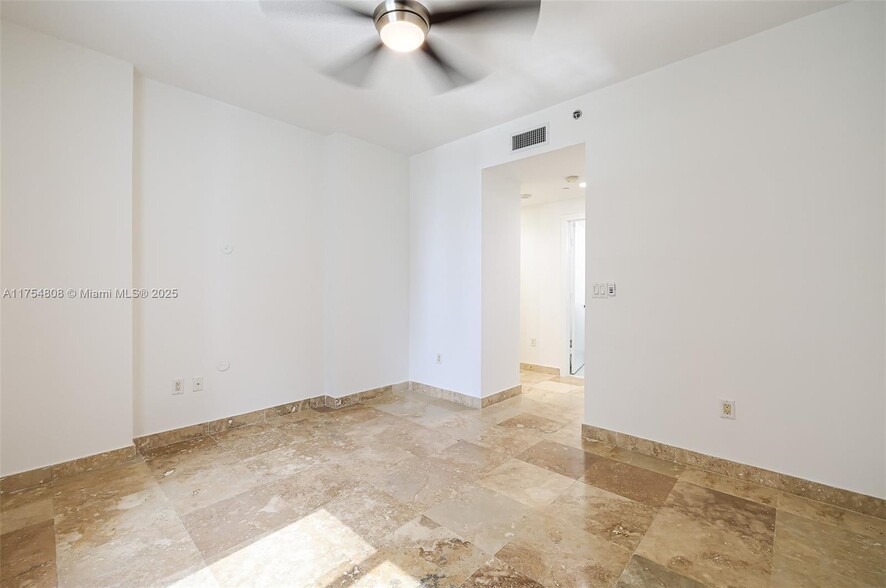 Building Photo - 1050 Brickell Ave
