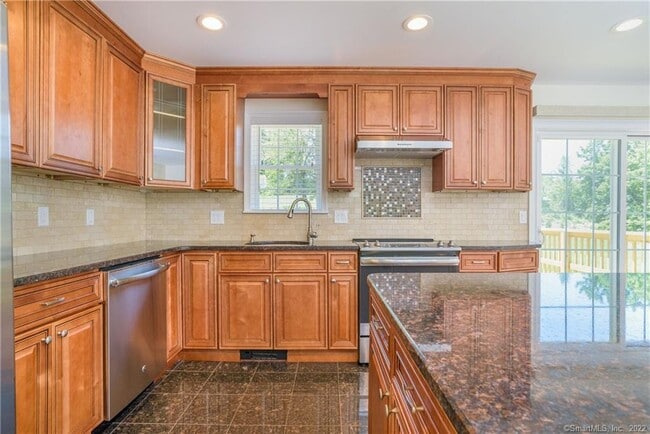 Building Photo - 5 Mendes Rd