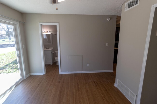 Building Photo - 105 N Garth Ave