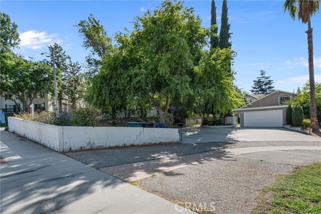 Building Photo - 5165 Pearblossom Dr