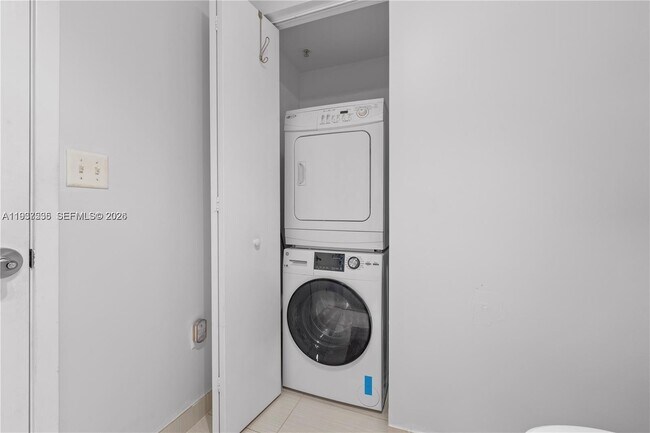 Building Photo - 3250 NE 1st Ave