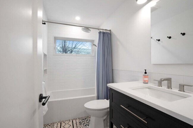 Building Photo - 1835 Naugles Dr