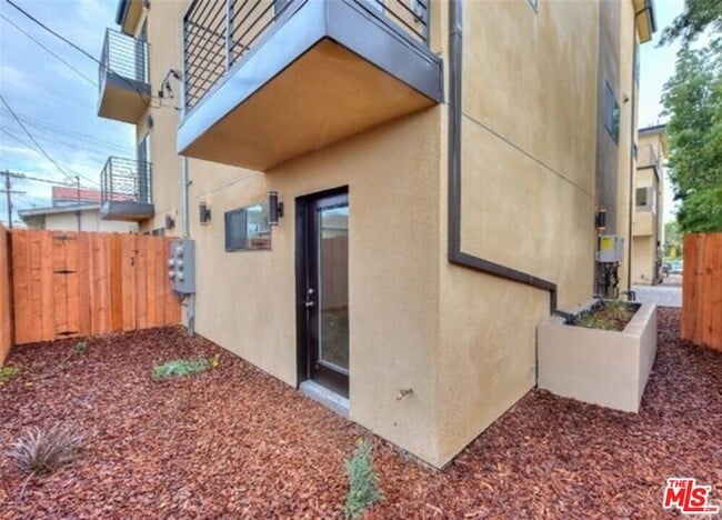 Building Photo - 6007 1/2 Barton Ave