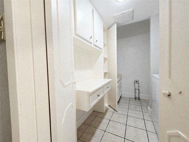 Building Photo - 12625 Newbrook Dr