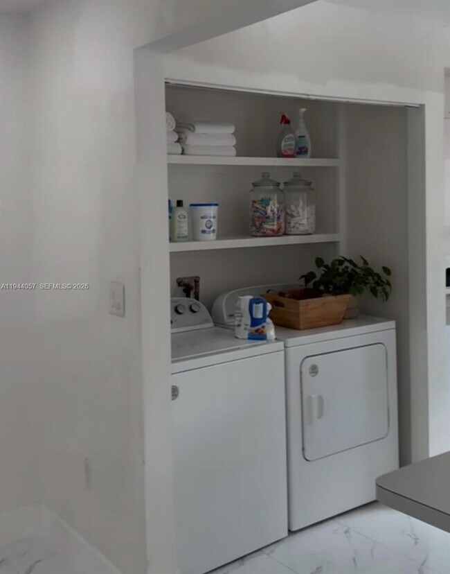 Building Photo - 1280 W 38th St