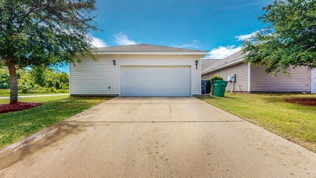 Building Photo - We are offering a November move-in special...