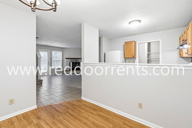 Building Photo - Modern Living in Greenfield