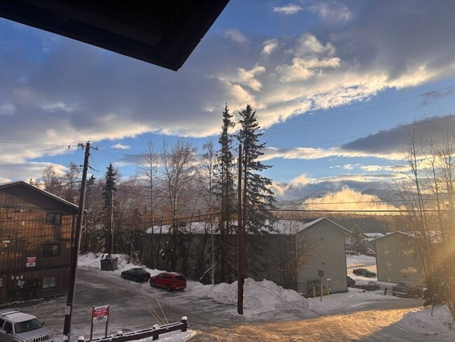 Building Photo - Two Bedroom East Anchorage Condo with Washer/Dryer Unit!