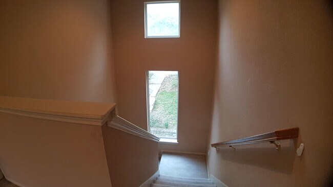 Building Photo - Secluded Hill Country home on huge lot!  Gorgeous home in tranquil setting!
