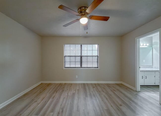 Building Photo - 3245 Whitney Dr W