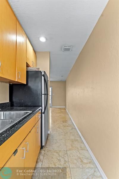 Building Photo - 736 NE 13th Ct