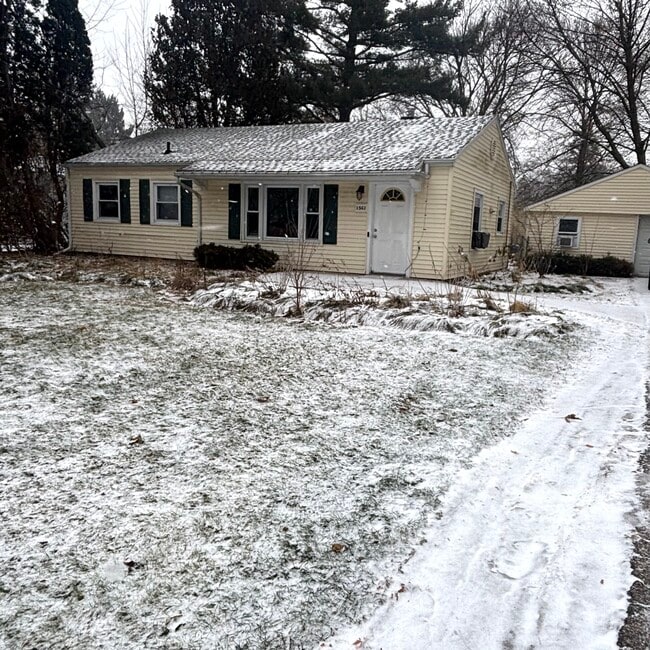 Building Photo - 1541 Ann St