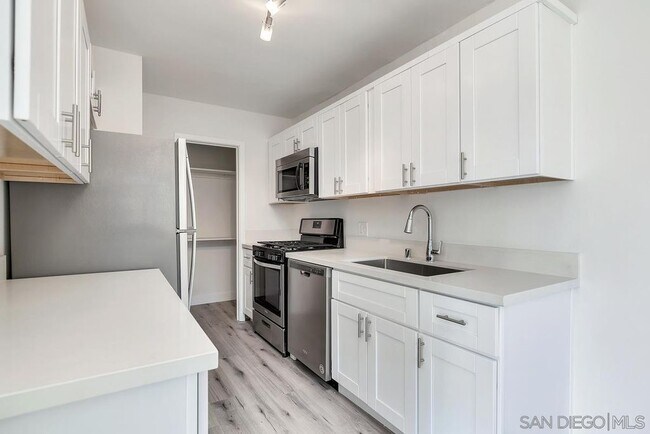 Building Photo - 3516 Del Sol Blvd