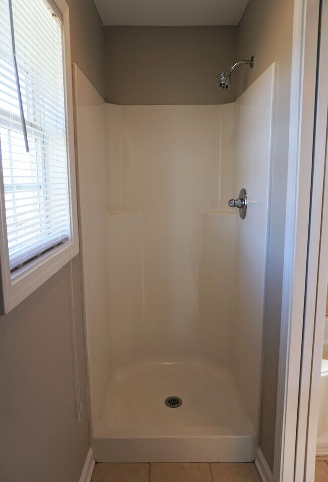 Building Photo - 3 Bed 2 Bath Home in Valley View District