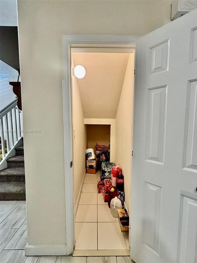 Building Photo - 1420 SE 26th Ave