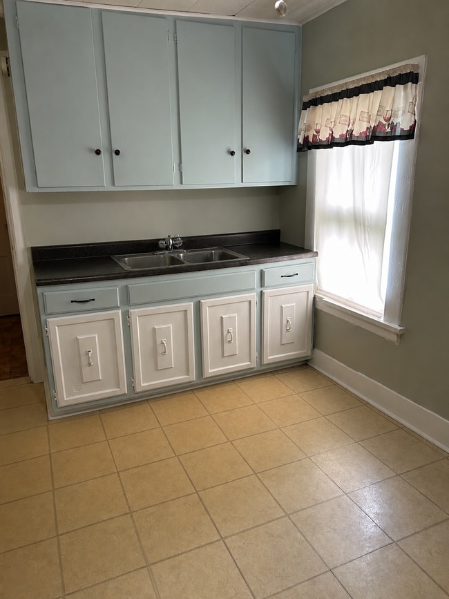 Building Photo - 1 Bedroom Apartment in Caledonia - Available August 8th, 2026